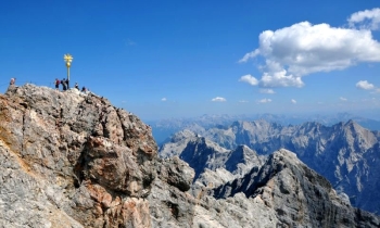 Hiking tour onto Zugspitze (2962m) via Reintal