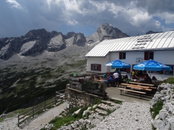 Hiking tour onto Zugspitze (2962m) via Reintal