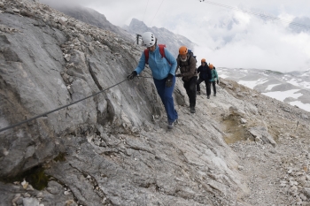 Hiking tour onto Zugspitze (2962m) via Reintal